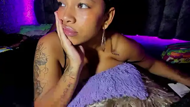 NayaScarlet webcam