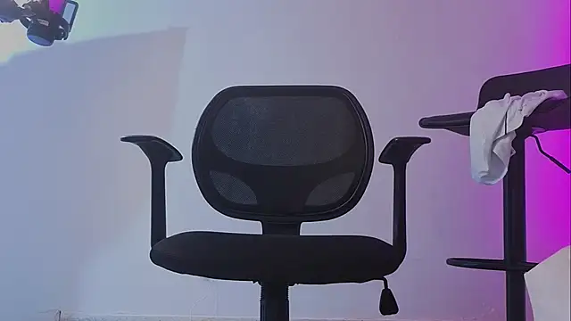 LeoTease webcam