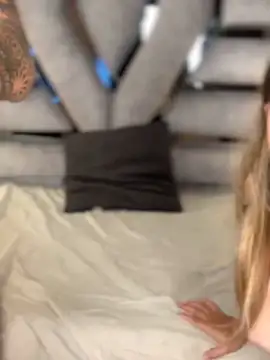 valery_and_Dani_ webcam