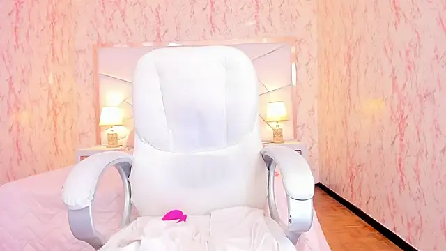 Emily_Whinfre webcam