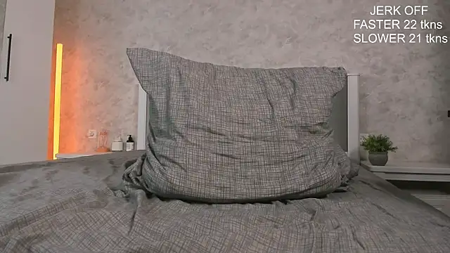 Shiny_Jennifer webcam