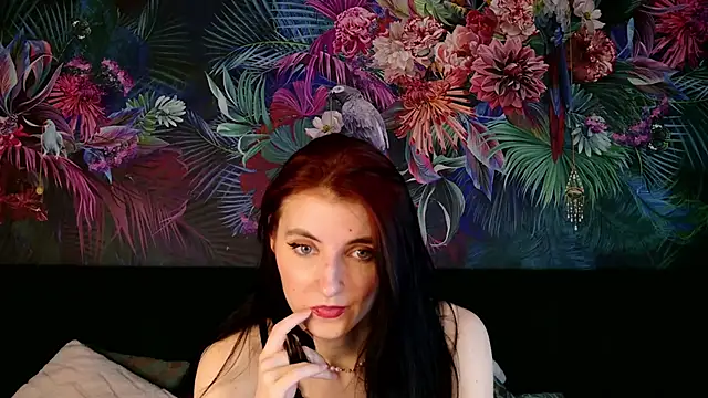 NicoleLuxe webcam