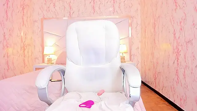 Emily_Whinfre webcam
