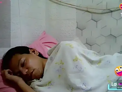 HugeAgatha webcam