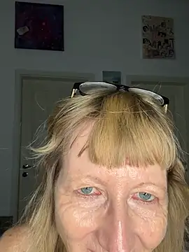 MatureKim webcam