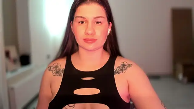 JuicyHelenX webcam