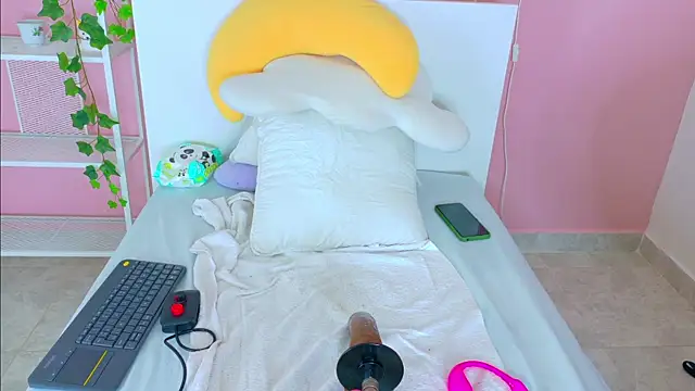 SeleneGibson__ webcam