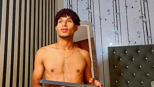 Alex_Bloom webcam