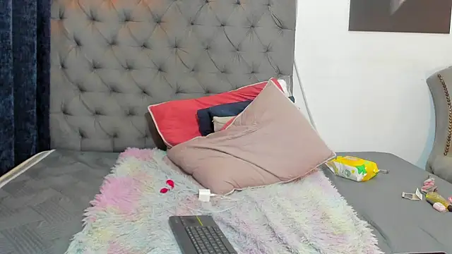 nahiroby_ebony webcam