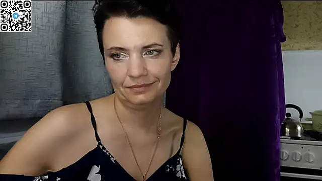 HotMamaQueen234 webcam