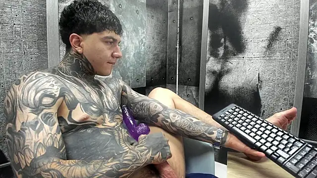 Gury_tattoo webcam