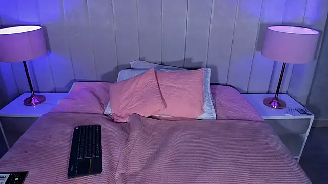 MadeleynRose webcam