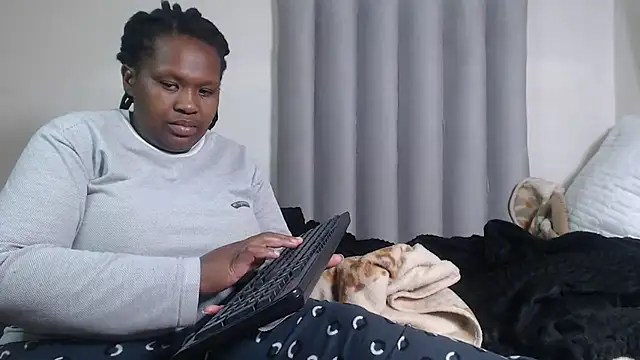Thitha83 webcam