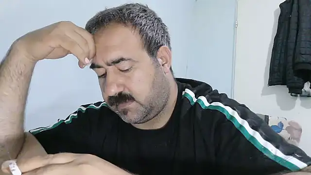 -dark-look- live sex cam