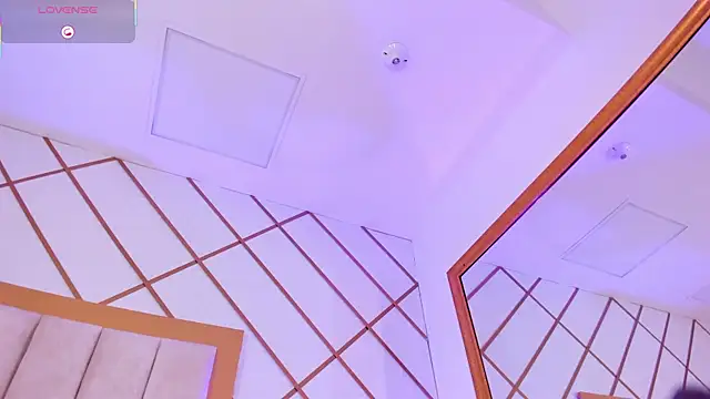 ZaraVesari webcam