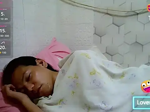 HugeAgatha webcam