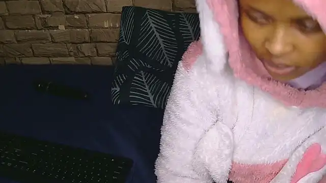 Sweethoneyglow webcam