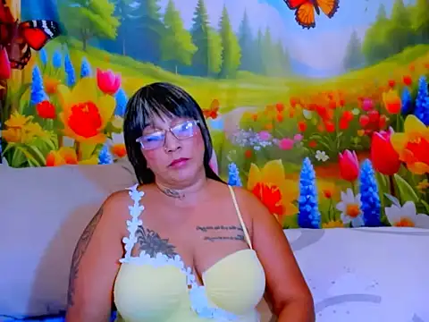 indianroxy webcam