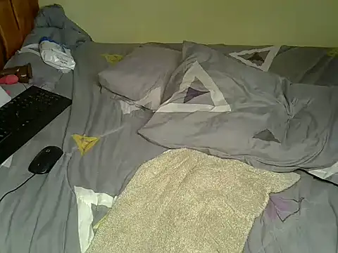 Pearl_petite webcam