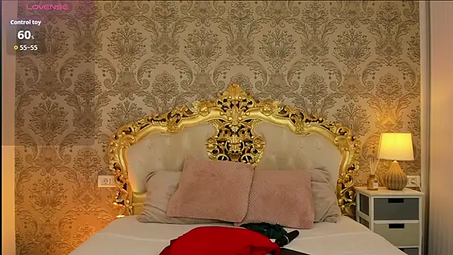 JulieVelvet webcam