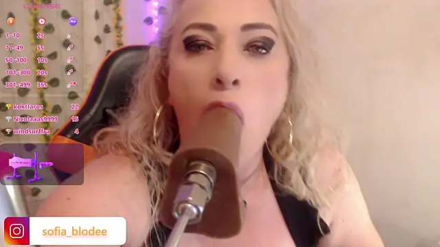 sofiacurvy_45