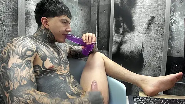 Gury_tattoo webcam
