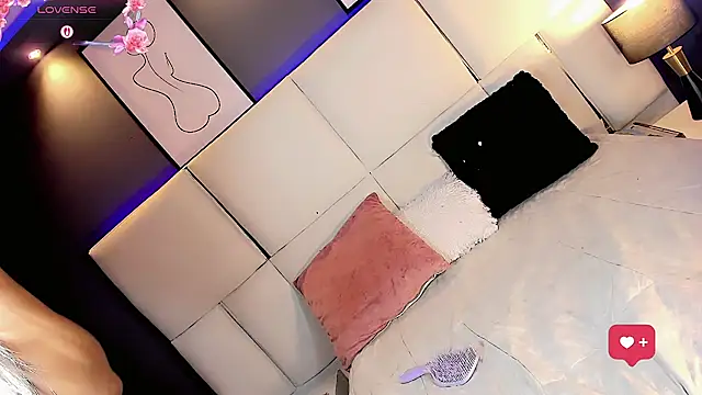 Kornylovee webcam