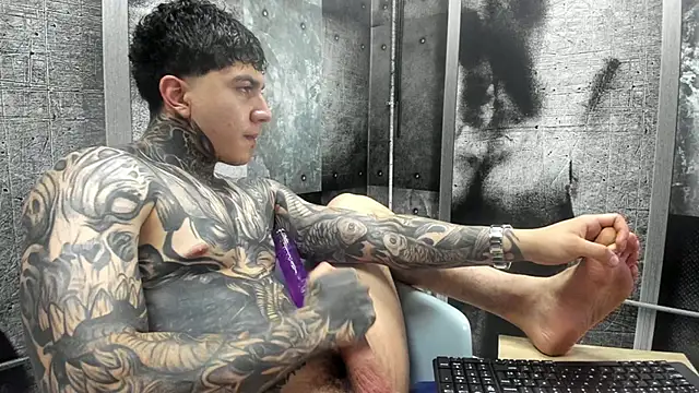 Gury_tattoo webcam