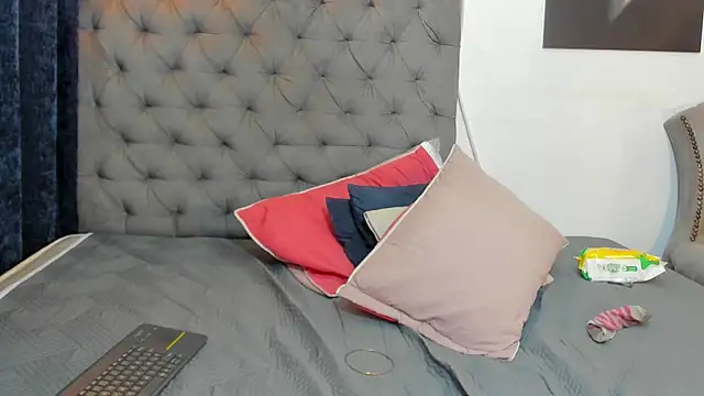 nahiroby_ebony webcam