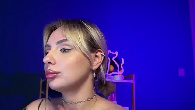 mari_grey webcam