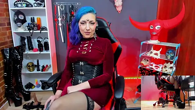 Yelena_LatexMaiden