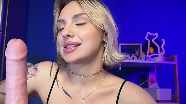 mari_grey webcam