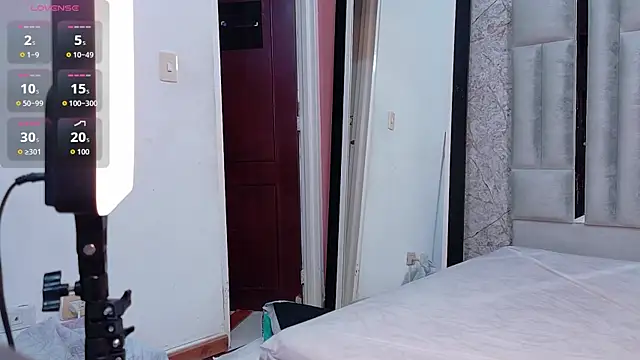 EbonyCoWorker webcam