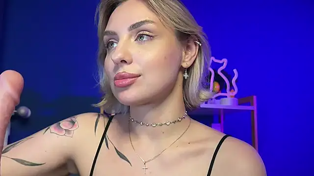 mari_grey webcam
