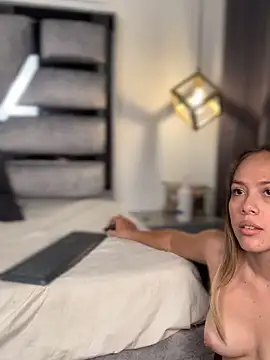 valery_and_Dani_ webcam
