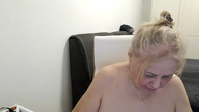 SusiLifeXXX webcam