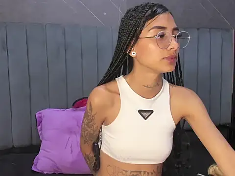 karlaslutskinny__ (Ask my age) - SQUIRT NAKED