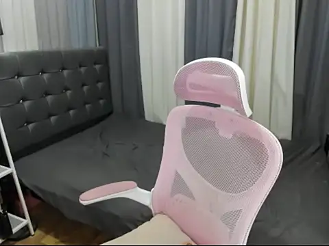 xtsuncutmargauxx - XTsUncutMargauxX's free webcam - UK Sex Cams