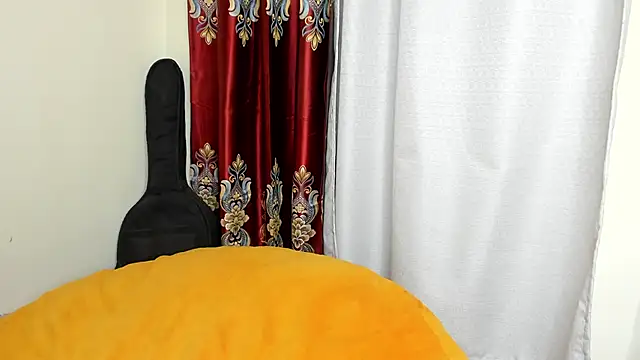Dynasty_Smiles webcam