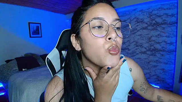 Camila_IRoose webcam