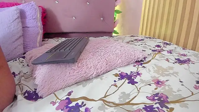 lovely__kiss__ - Lovely__kiss__'s free webcam - UK Sex Cams