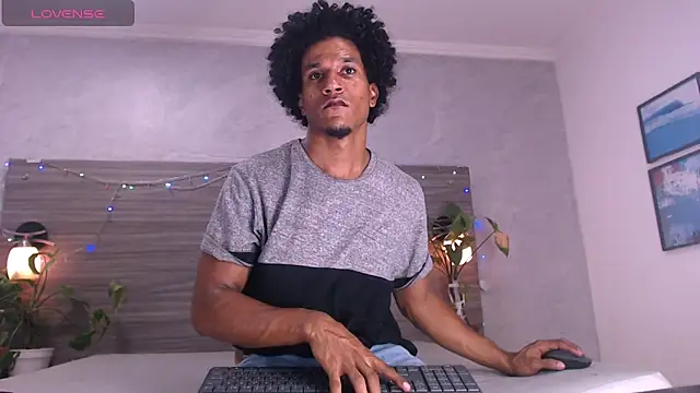 Dilan_Hall webcam