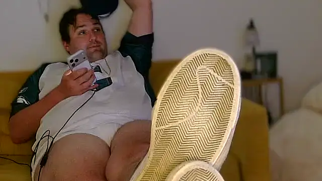 ChubbyGayBigFeet webcam