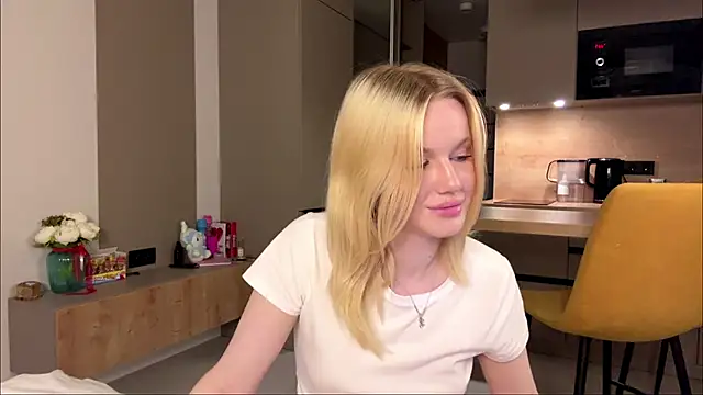 moonavelle - Moonavelle's free webcam - UK Sex Cams