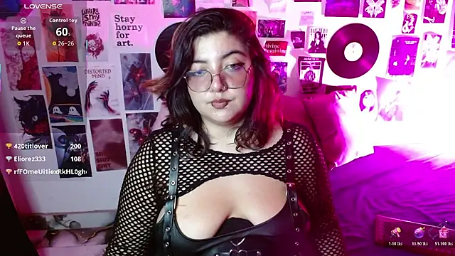 Roxy_f_w webcam