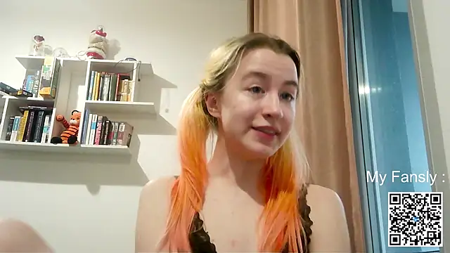 Emilya201 webcam