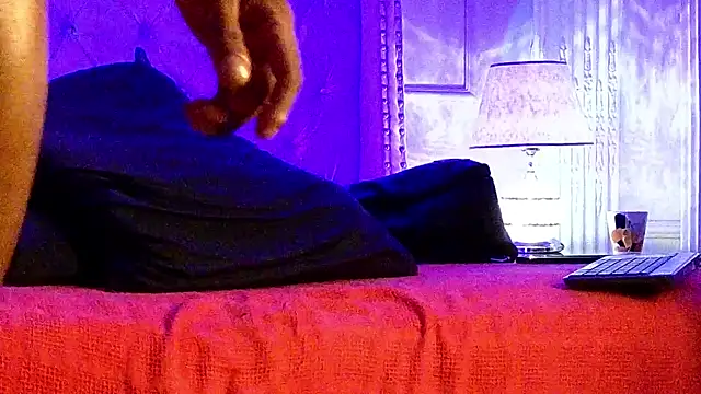 AaronCruz_ webcam