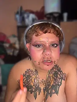 DivineBBWPoison webcam