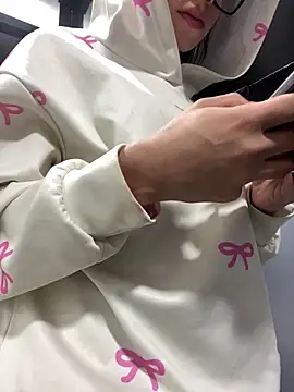 Alahia_pink_ webcam