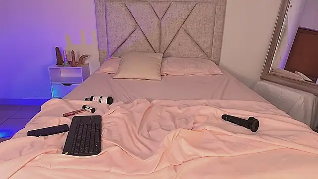 ZoeDreams webcam